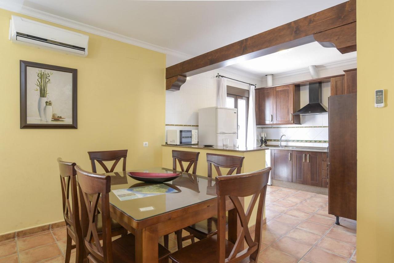 Villa Fuentes Solo Familias Кониль-де-ла-Фронтера Экстерьер фото